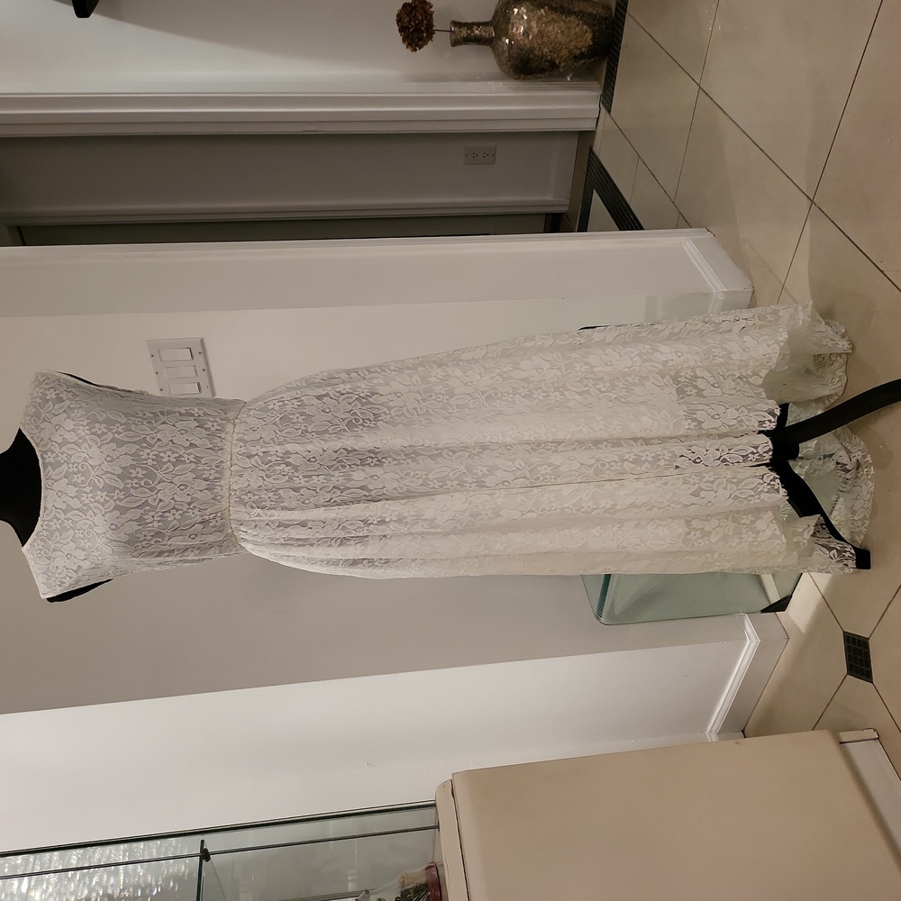 Lace dress white size maybe a L65%cotton 35%polyester made in China no label